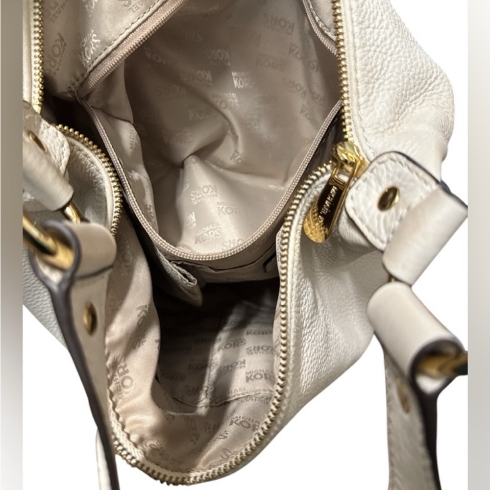 EUC cream colored Michael Kors White Leather Shoulder Bag - Picture 7 of 8